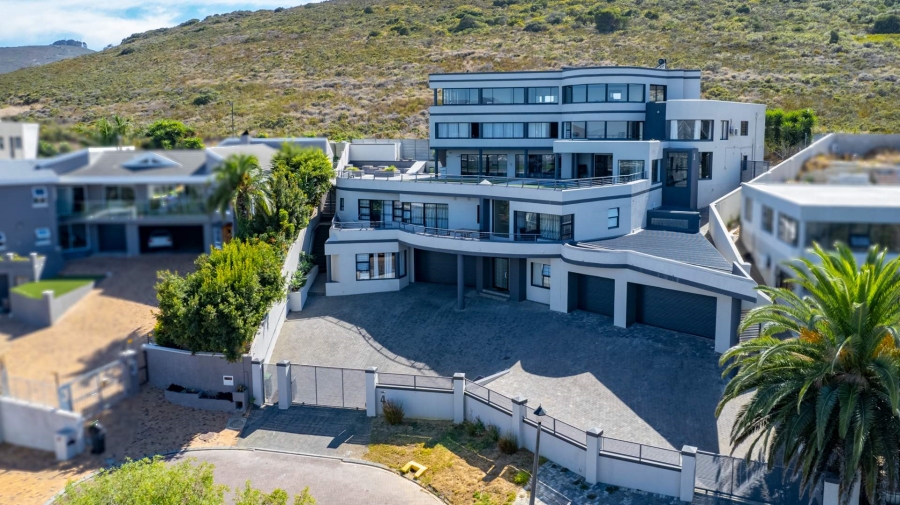 8 Bedroom Property for Sale in Plattekloof Western Cape